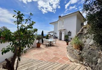 El Faro has Balcony rooms