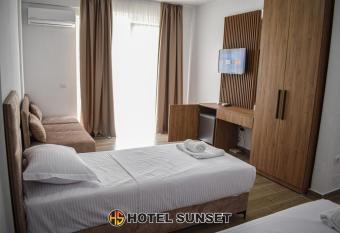 Hotel Sunset has Balcony rooms