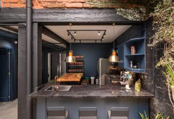 Casa10 Medallo House Parque Lleras con Piscina poblado provenza has rooms with a private hot tub