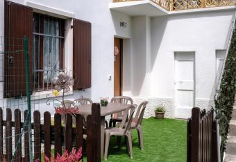 Gardaland Holiday Home***** has Balcony rooms