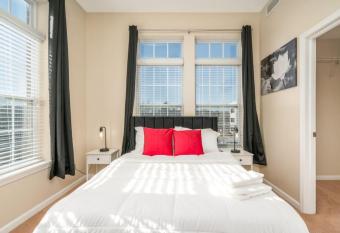 Stylish 1BR on Downtown Indy allows 18 year olds to book a room