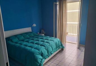 Bilocale Etna Mare allows 18 year olds to book a room