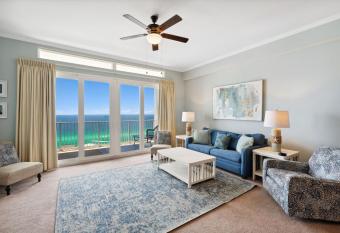 Laketown Wharf #2119 by Nautical Properties has rooms with a private hot tub