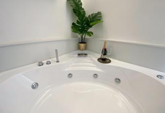 GUALTIERI LUXURY SUITE has Balcony rooms