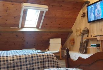 Le chalet des nounours has Balcony rooms