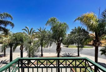 Tavira Palm Tree by Homing allows 18 year olds to book a room