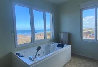 Riva Romantic & SPA allows 18 year olds to book a room