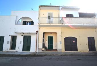 Pt57 Casa vacanza per 4 pax Alba has Balcony rooms