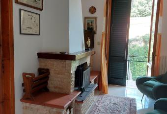 Appartamento a due passi dal mare a Quercianella has Balcony rooms