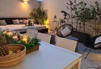 Luxury apartment - Jacuzzi, pool & private terrace has rooms with a private hot tub
