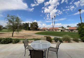 2B2B home in Palm desert 19-10 airbnb has rooms with a private hot tub