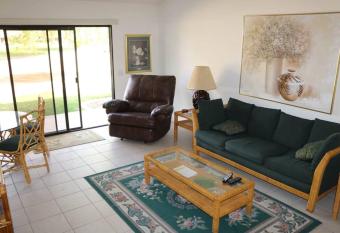 2B2B home in Palm desert 67-3 airbnb has rooms with a private hot tub