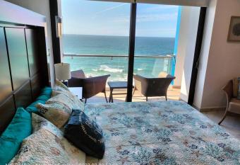 Departamento frente al mar Boca de Cielo MAR AZUL has rooms with a private hot tub