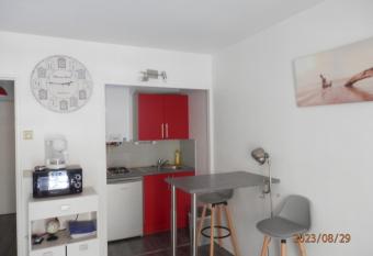 Arcachon centre 300m plage 50m gare SNCF has Balcony rooms