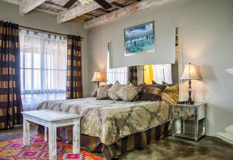 View Hotel Boutique has rooms with a private hot tub