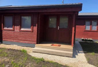 WOMOCAMP Holzh  tte 2 allows 18 year olds to book a room