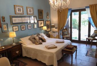 La passeggiata has Smoking/Balcony rooms