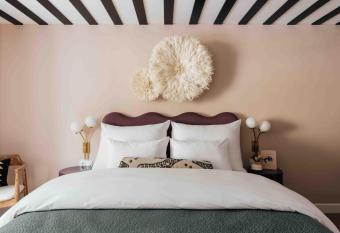 Clemonte Boutique Hotel allows 18 year olds to book a room