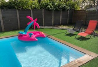 D  tente Piscine et jacuzzi au Bassin d Arcachon allows 18 year olds to book a room