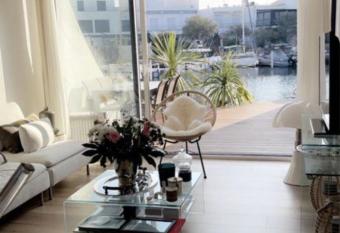 Marina Port Camargue appontement bateau has Balcony rooms