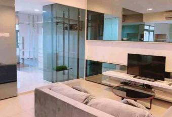 Eve Suite Ara Damansara Petaling Jaya Subang Kota Damansara has rooms with a private hot tub