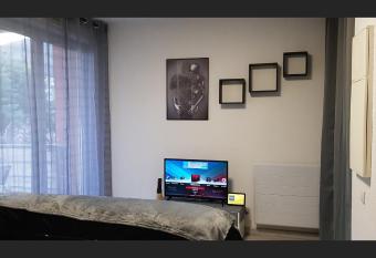 T2 avec balcon plein sud has Balcony rooms