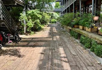 Joli Loft avec ext  rieur et parking gratuit has Balcony rooms