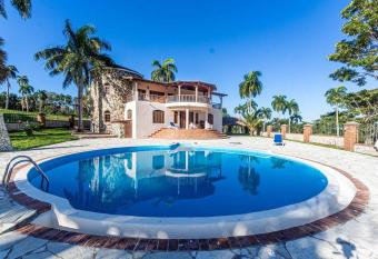 Private villa, Guest Friendly, up to 10 persons. has Balcony rooms