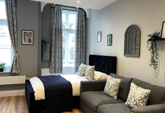 Studio On The Rows - Central City Centre allows 18 year olds to book a room