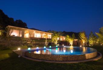 Marinetopia The Suite has Balcony rooms