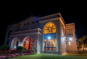 Khoai has Smoking/Balcony rooms