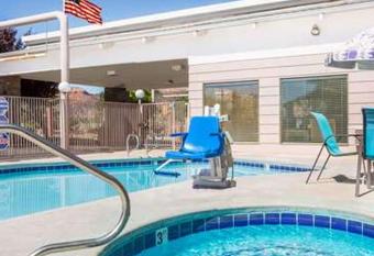 days inn Kanab allows 18 year olds to book a room