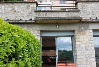 La Villa Bompard*** 50m   C  ur de ville avec terrasse has Balcony rooms