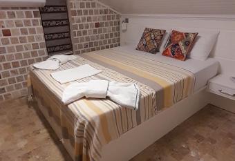 Hamburg Apart Otel has rooms with a private hot tub