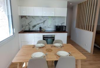 La Villa Bompard 48M2 C  ur de ville avec terrasse has Balcony rooms