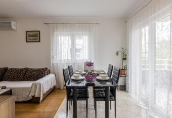Apartment Zara with Free parking has Balcony rooms