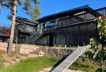 Cottage with incredible sun conditions, sea view, Holmsbu has Balcony rooms