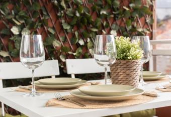   tico en el coraz  n de Vigo allows 18 year olds to book a room