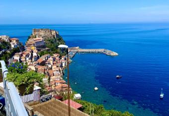 Blue Jolie has Balcony rooms