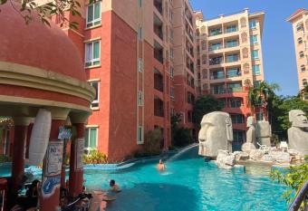 Seven seas Pattaya                                          allows 18 year olds to book a room