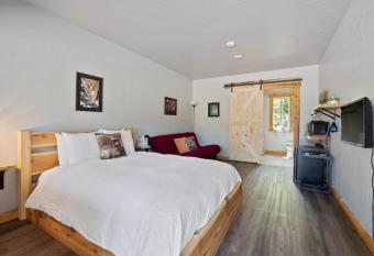 Lake Village Lodge Room 3 ADA has Balcony rooms