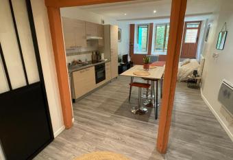 L   Ecrin de Lolo has Balcony rooms