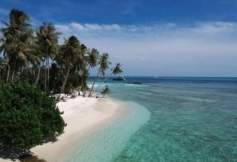 Arias (2-Bedroom Apartment) allows 18 year olds to book a room