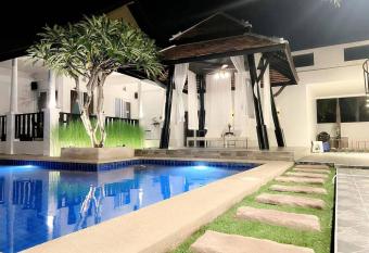 Pattaya Music Villa has Smoking/Balcony rooms