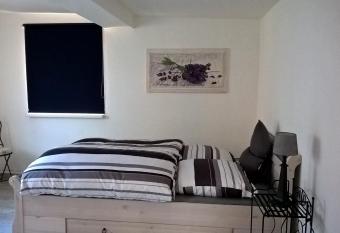 Wohnung N  he Uni Ilmenau und Autobahn A71 has Balcony rooms