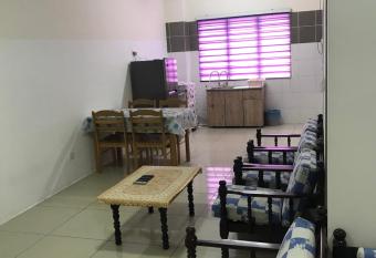 AZ HomeStay Bandar Puncak Alam has Balcony rooms