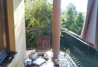 Garden Apartment has rooms with a private hot tub