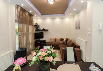 Luxury apartment in the center of Larisa has Balcony rooms