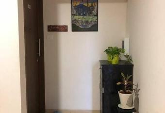 NASHVILLE - Apartment with Modern Amenities allows 18 year olds to book a room