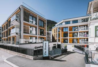 The House Zell am See has Balcony rooms